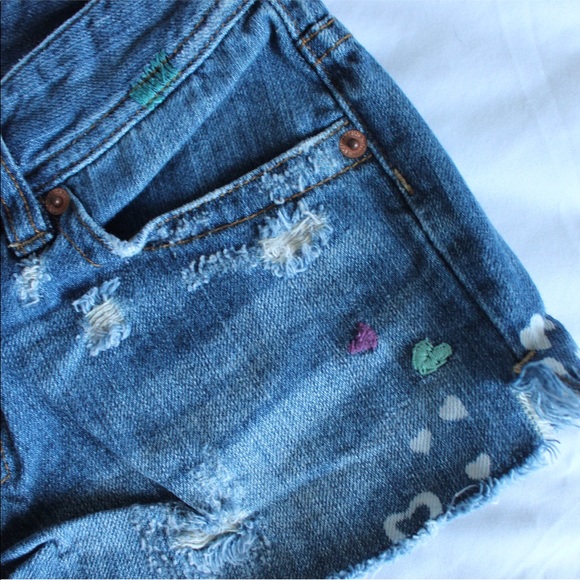 American Eagle Short Denim Shorts - Size 0 - Picture 3 of 4